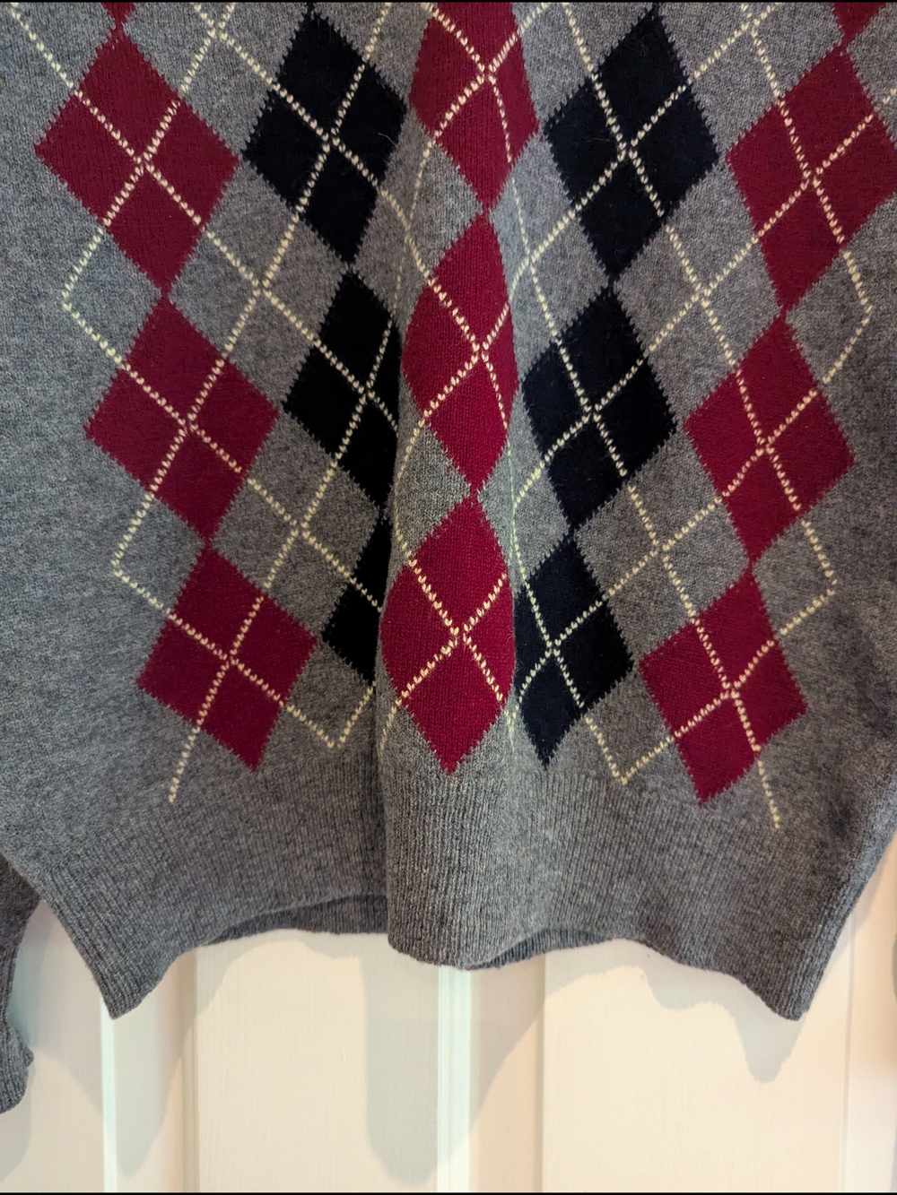 Gray Argyle V-Neck Sweater Burgundy Black Diamonds 100% Wool Preppy 90s Grunge - Picture 4 of 10